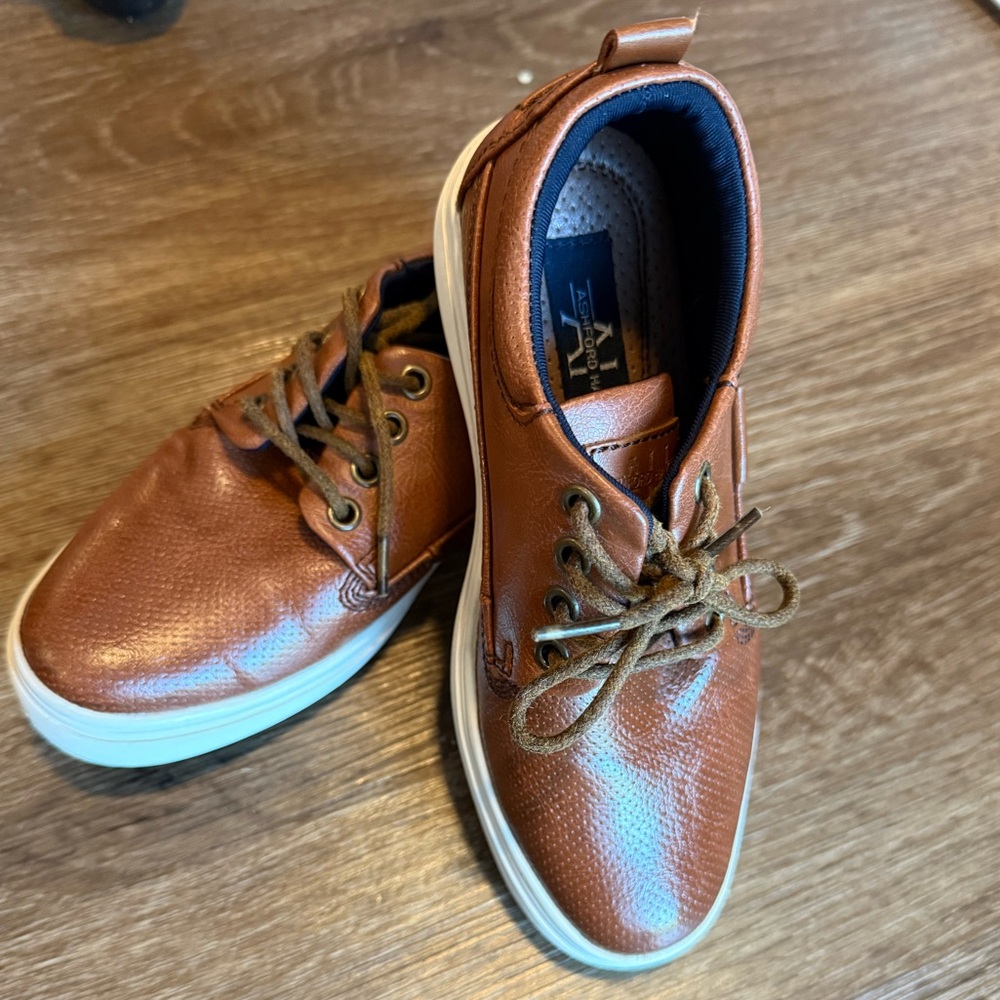 Ashford & Brooks Boys Brown Faux Leather Sneakers | Size 13M